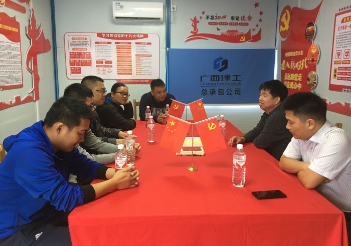 1541758536187575.jpg 岑廷义领导分公司和项目部发展党GA黄金甲作 贺勇 摄1.jpg