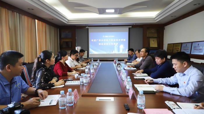 1.2座谈会现场。李立云 摄700.JPG