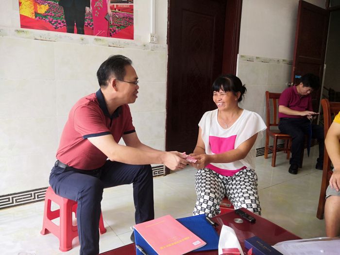 1603942013635235.jpg 02陈祖训到结队助扶穷困户家中走访.jpg