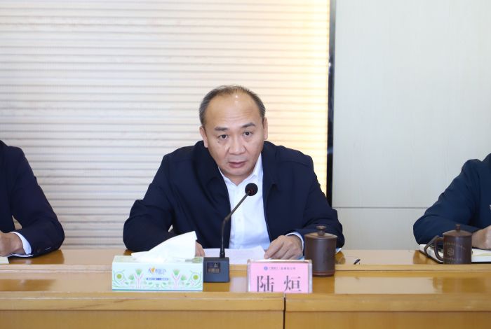 陆烜通报集团会议心灵。郑诗宝 摄.jpg
