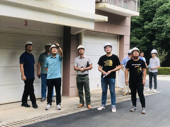 查抄现场。陈晓赟 摄（建图）.png