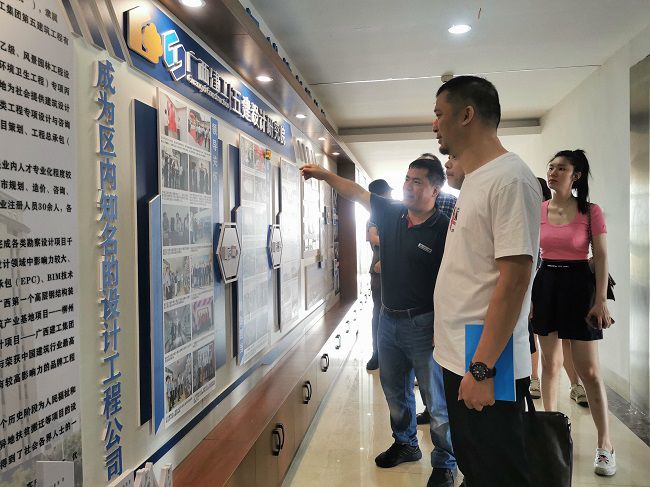 参观文化墙。五建设计钻研院供图（建图）.jpg