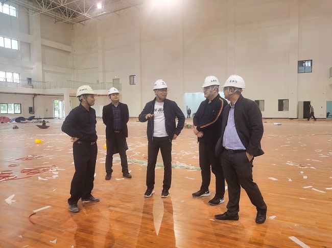 现场领导工作。刘博群 摄（建图）.jpg
