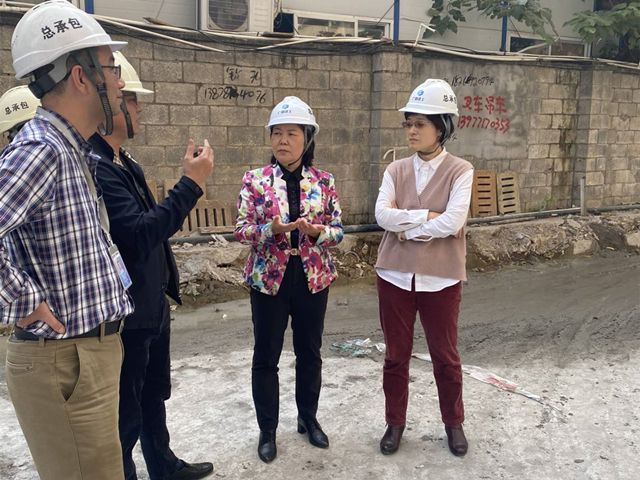 骆春燕在项目查抄领导。商秋劲 摄（建图).jpg
