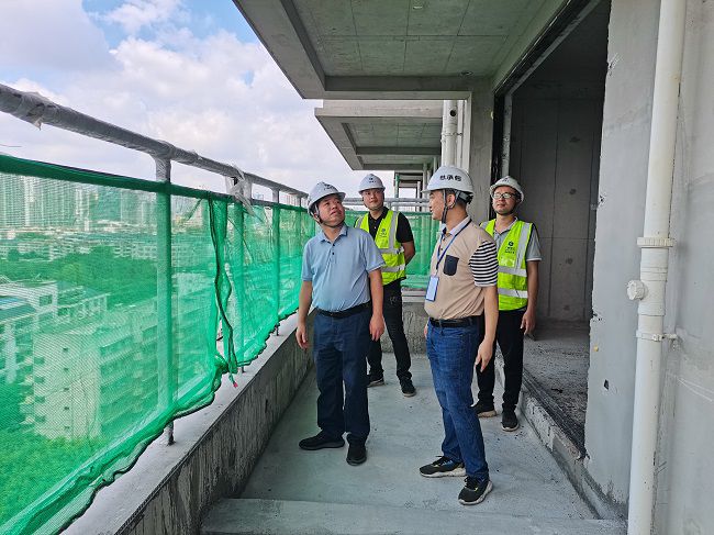 岑廷义深刻项目现场查抄工作进度。谢秋云 摄（建图）.jpg