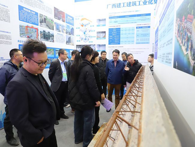 1764893622107557.jpg 参观展会现场1000.jpg